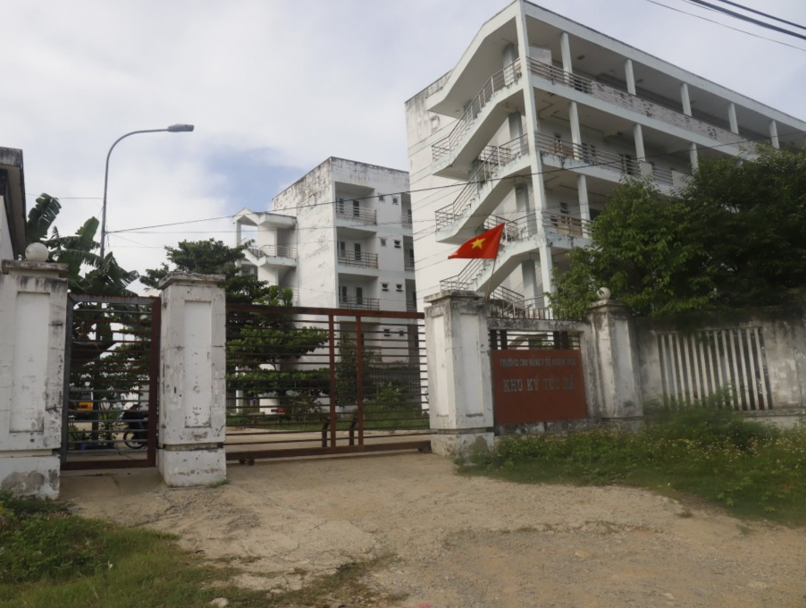 Ngày 17/5, lãnh đạo Trung tâm Quản lý Nhà và Chung cư Khánh Hòa cho biết đang làm thủ tục bàn giao khu ký túc xá (KTX) trường Cao đẳng Y tế Khánh Hòa cho trường này quản lý và sử dụng.