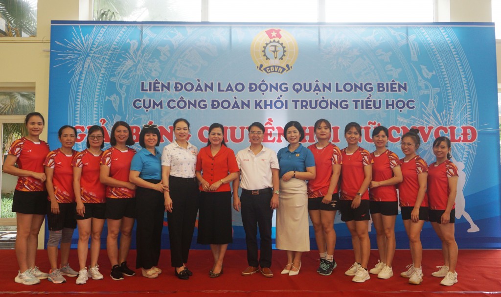Những pha bóng đẹp tại Giải bóng chuyền hơi nữ Công đoàn khối trường tiểu học quận Long Biên