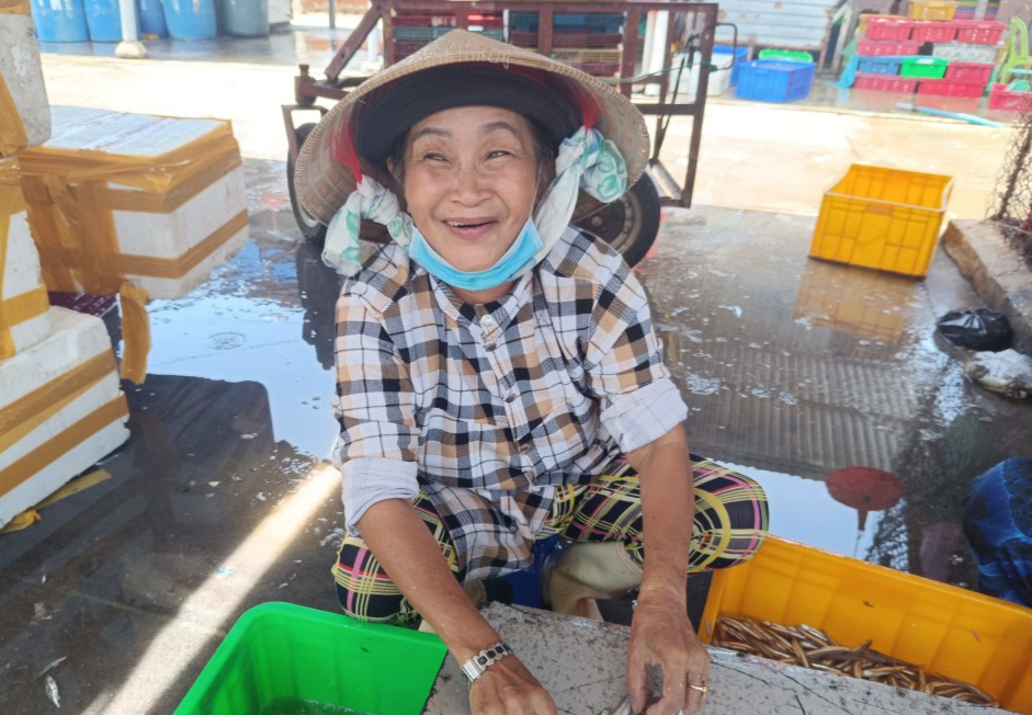 Những phận đời “4 không” của lao động nữ vùng biển Khánh Hòa