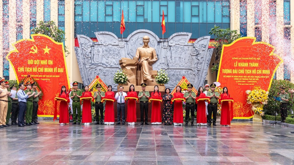 Khánh thành Tượng đài Chủ tịch Hồ Chí Minh và Trung tâm Thông tin Chỉ huy Công an TP. Hà Nội
