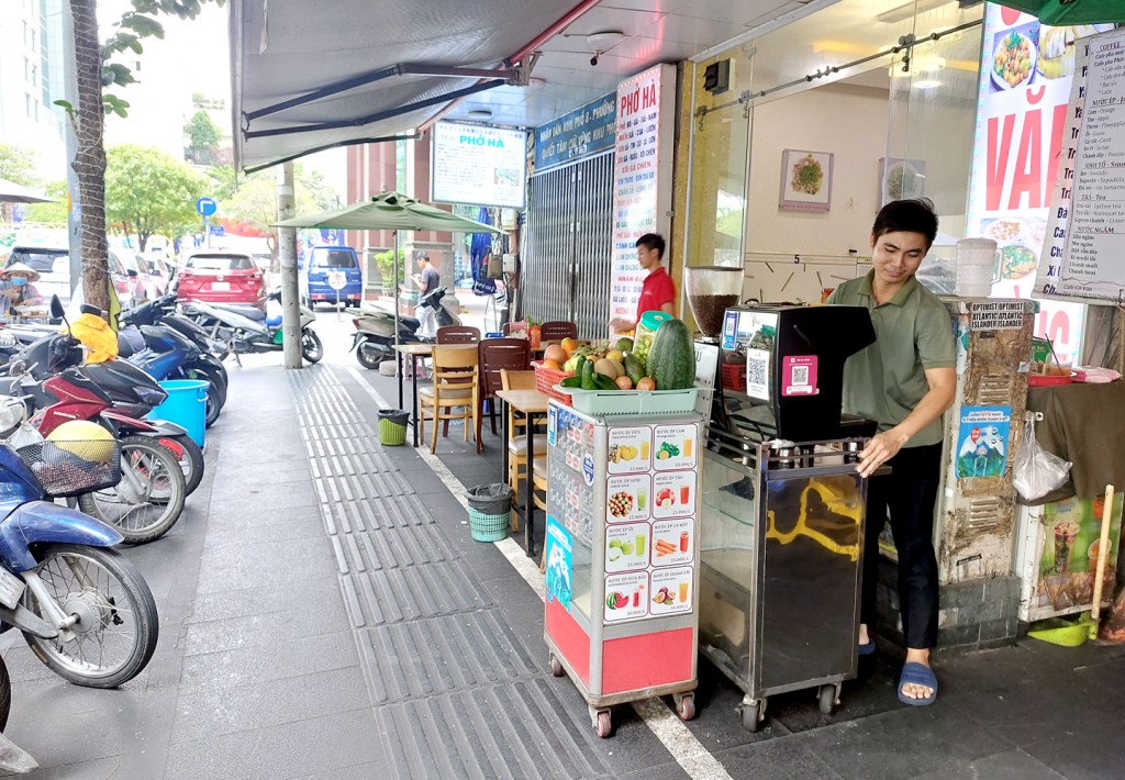 Thành phố Hồ Chí Minh: Tín hiệu vui từ việc thu phí sử dụng vỉa hè