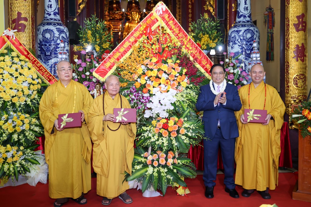 Thủ tướng dự và chúc mừng Đại lễ Phật đản 2024 tại chùa Quán Sứ