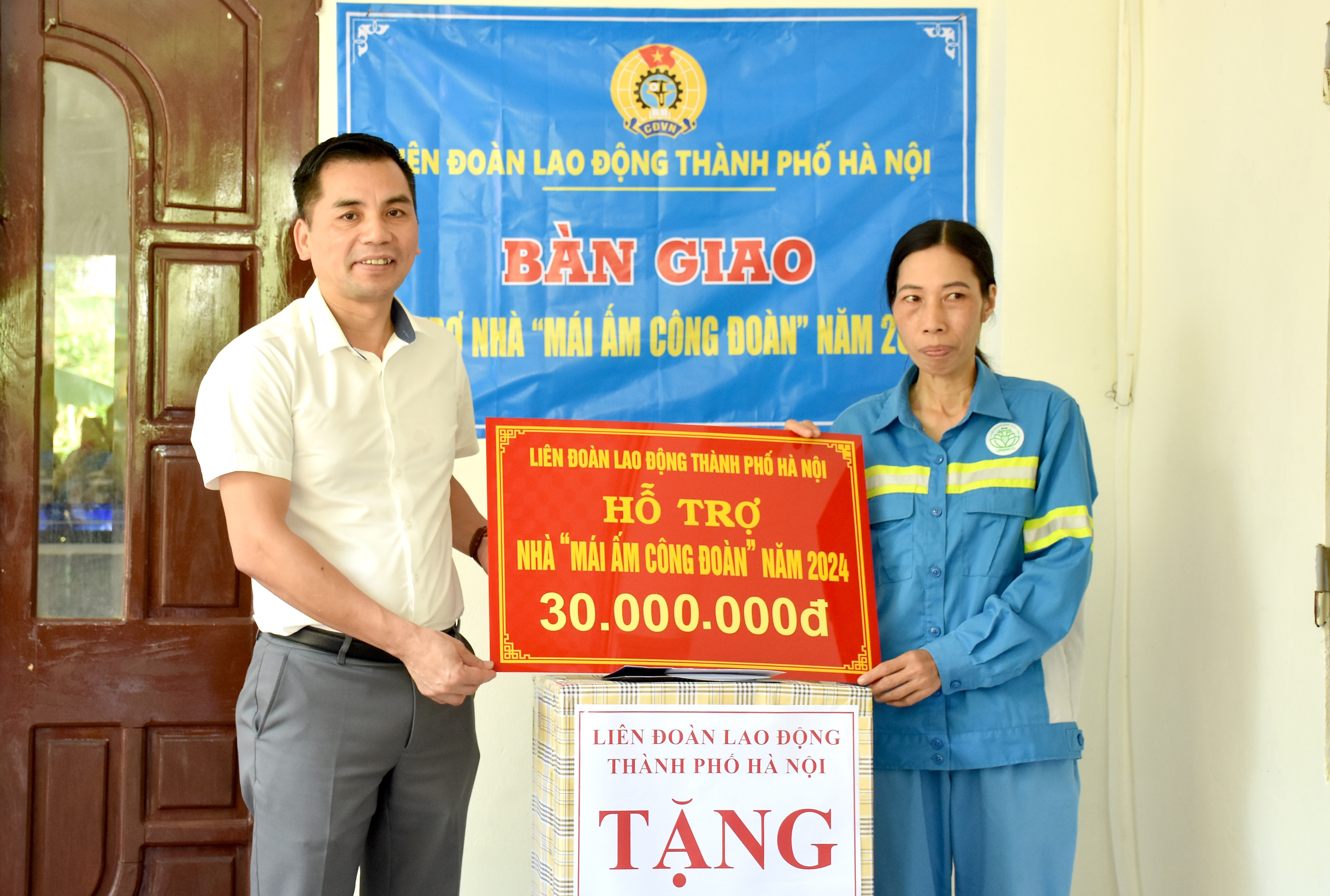 Trao hỗ trợ “Mái ấm Công đoàn” cho đoàn viên ngành Xây dựng Hà Nội