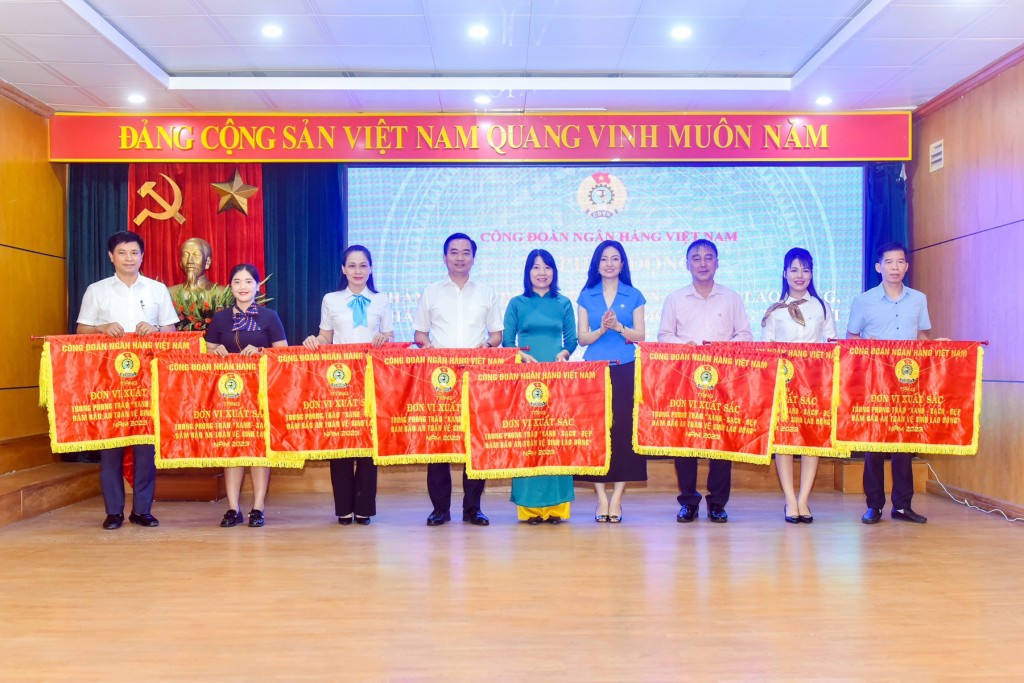 Công đoàn Ngân hàng Việt Nam: Vì môi trường làm việc an toàn