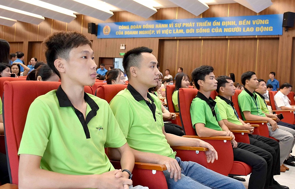 Chủ tịch UBND thành phố Hà Nội lắng nghe tâm tư, nguyện vọng của công nhân lao động