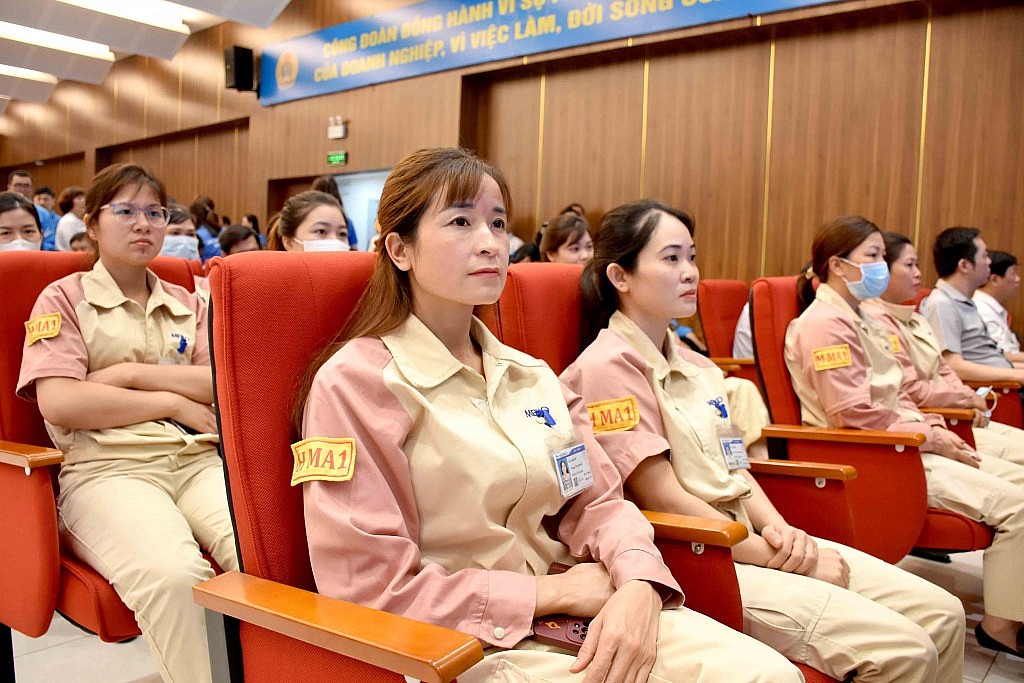 Chủ tịch UBND thành phố Hà Nội lắng nghe tâm tư, nguyện vọng của công nhân lao động