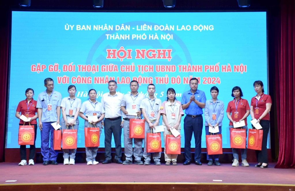 TRỰC TUYẾN: Chủ tịch UBND thành phố Hà Nội lắng nghe tâm tư, nguyện vọng của công nhân lao động