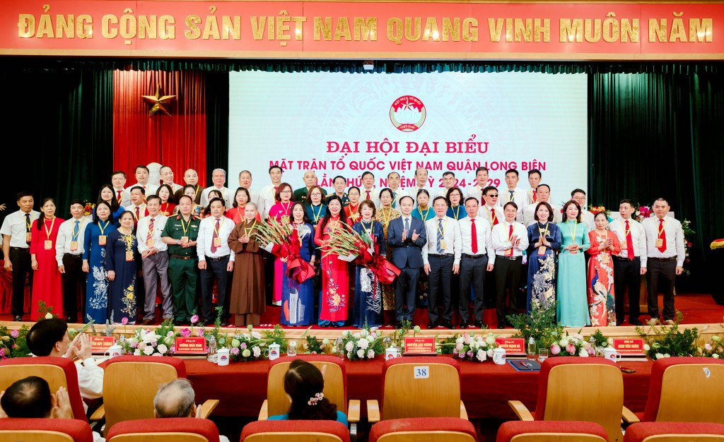 Bà Vũ Thị Thành tái đắc cử Chủ tịch Ủy ban MTTQ Việt Nam quận Long Biên khóa V, nhiệm kỳ 2024 -2029