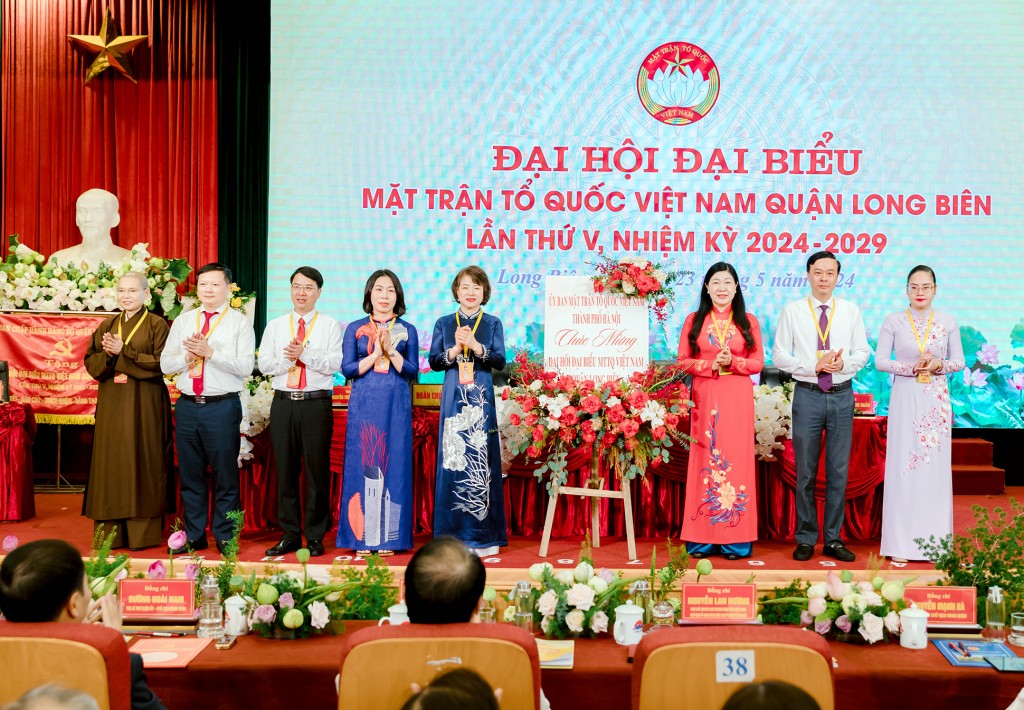 Bà Vũ Thị Thành tái đắc cử Chủ tịch Ủy ban MTTQ Việt Nam quận Long Biên khóa V