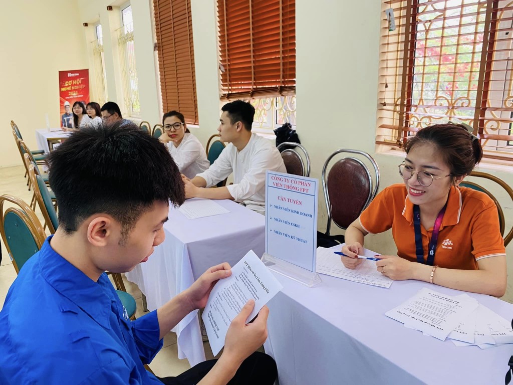 Hơn 1.600 cơ hội việc làm tại Phiên giao dịch việc làm lưu động huyện Gia Lâm