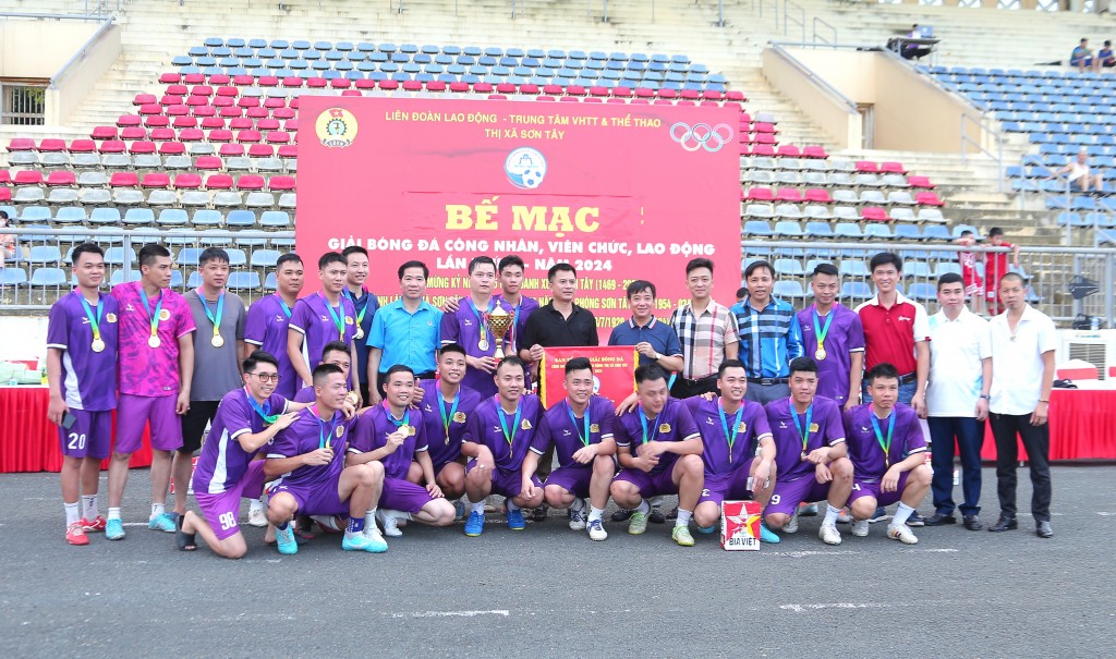 Bế mạc Giải bóng đá CNVCLĐ thị xã Sơn Tây lần thứ II năm 2024