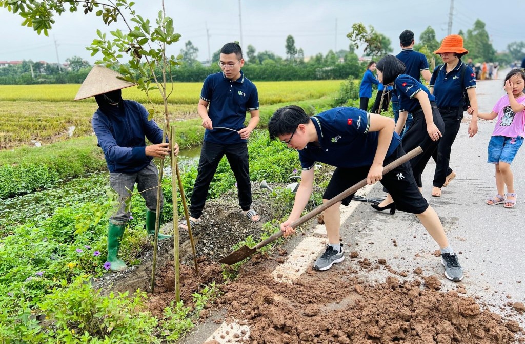 Công đoàn huyện Thanh Oai góp sức cải thiện môi trường sinh thái