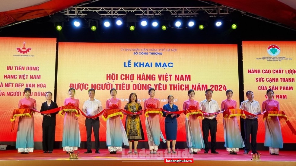 Khai mạc Hội chợ hàng Việt Nam được người tiêu dùng yêu thích thành phố Hà Nội năm 2024