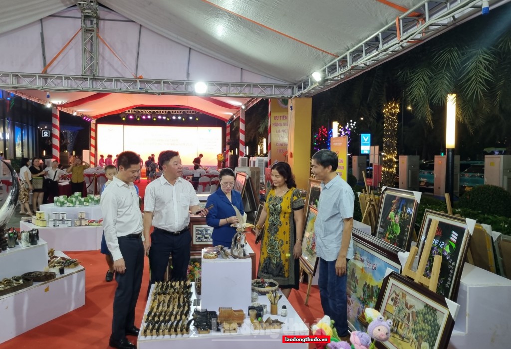 Khai mạc Hội chợ hàng Việt Nam được người tiêu dùng yêu thích thành phố Hà Nội năm 2024