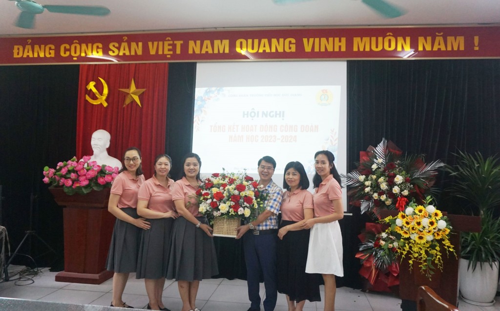 Tri ân đoàn viên, cán bộ, giáo viên đóng góp tích cực vào hoạt động công đoàn