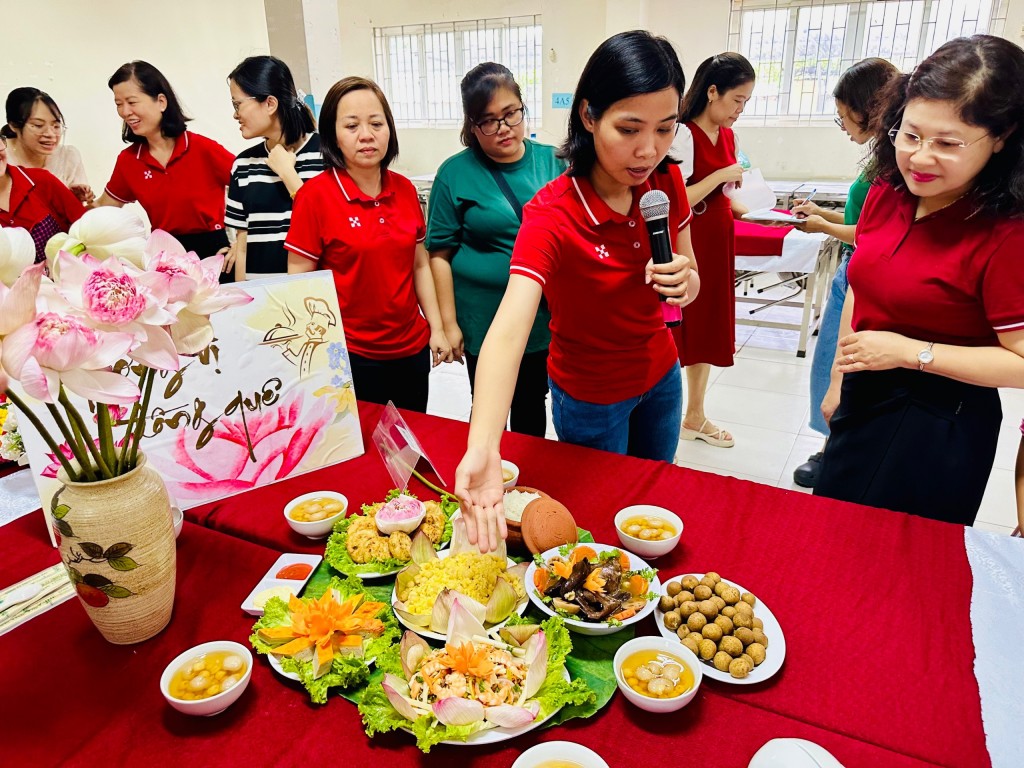 Sôi nổi Hội thi nấu ăn “Bữa cơm Công đoàn” trong đoàn viên Trường Tiểu học Gia Thượng