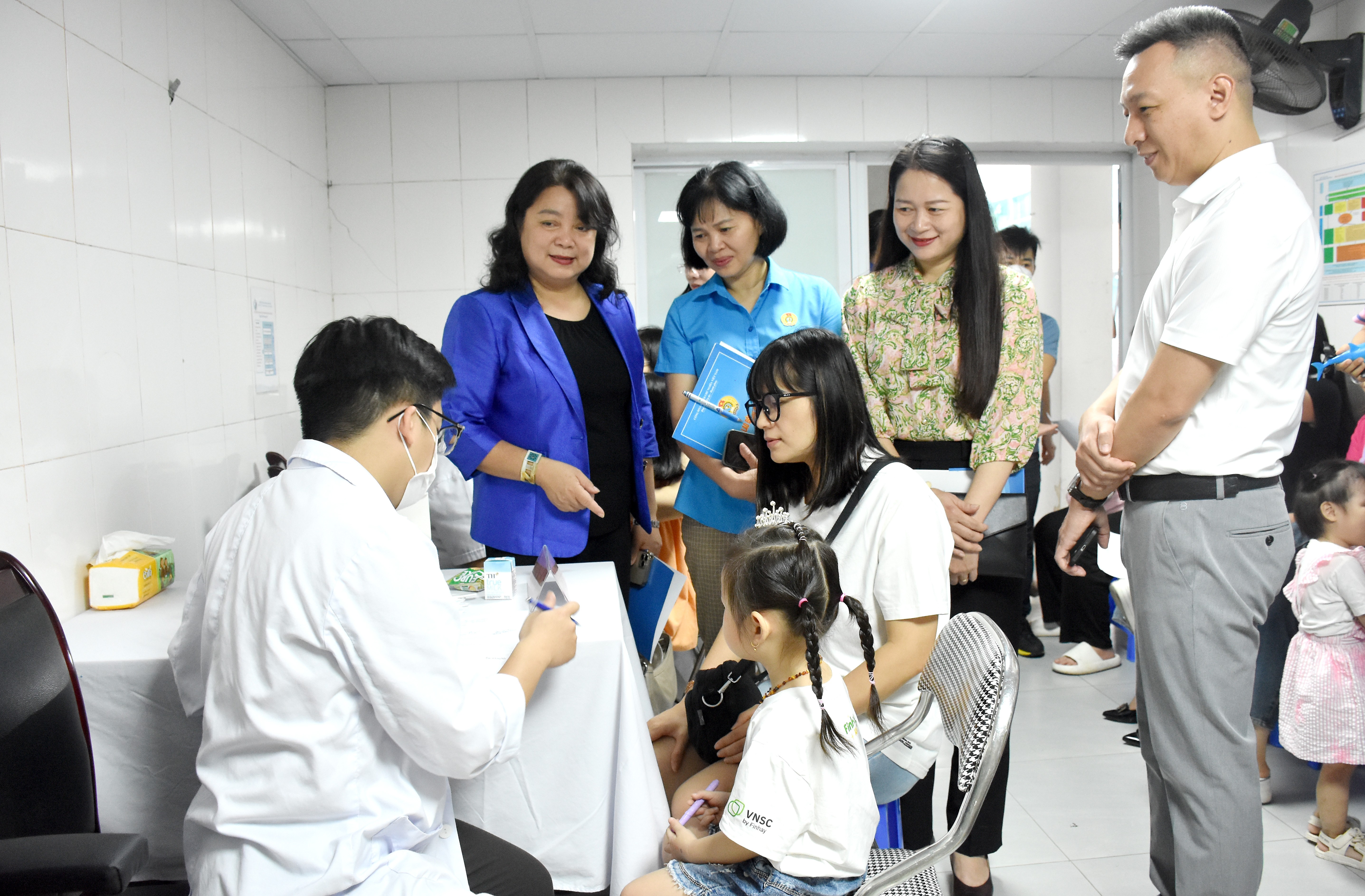Khám sức khỏe miễn phí cho con đoàn viên, người lao động quận Ba Đình