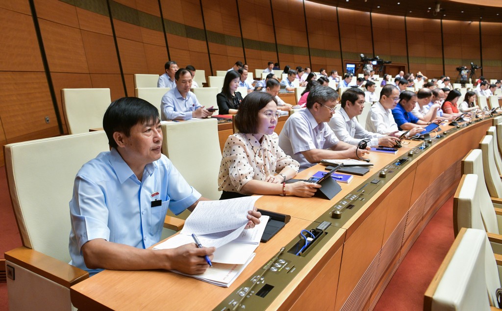 Bộ trưởng Nguyễn Văn Hùng trình Quốc hội Chương trình mục tiêu quốc gia về văn hóa