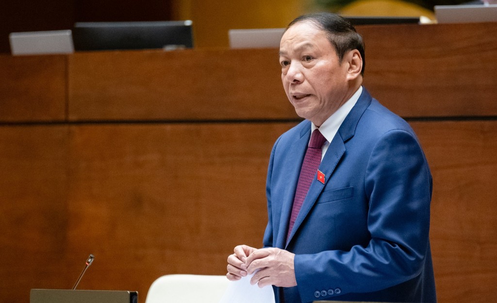 Quốc hội chất vấn Bộ trưởng Nguyễn Văn Hùng