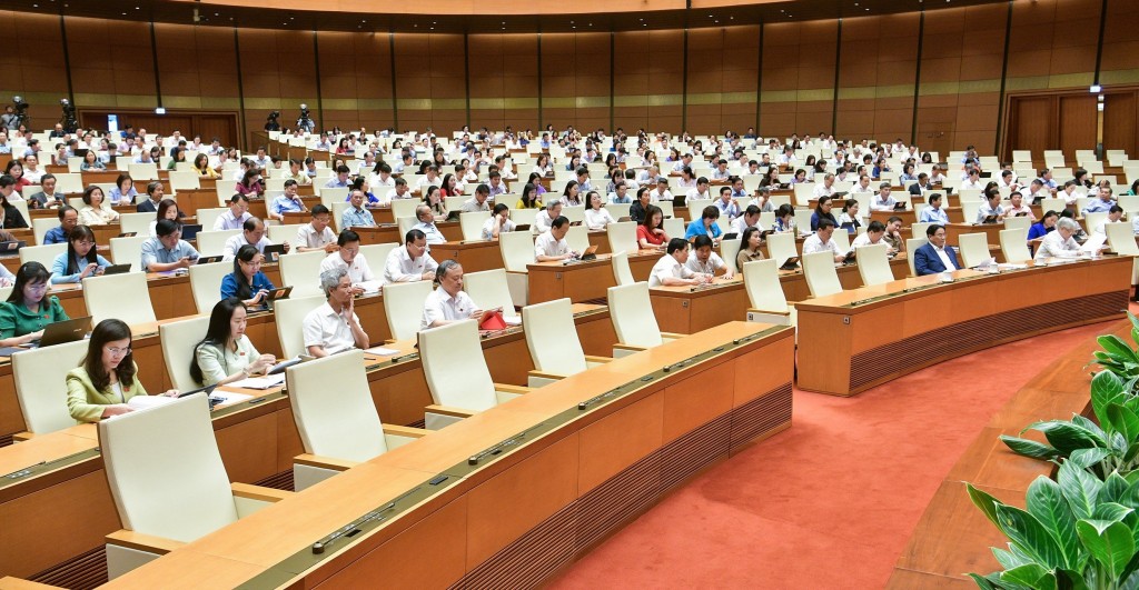 Phó Thủ tướng Trần Hồng Hà trả lời chất vấn trước Quốc hội