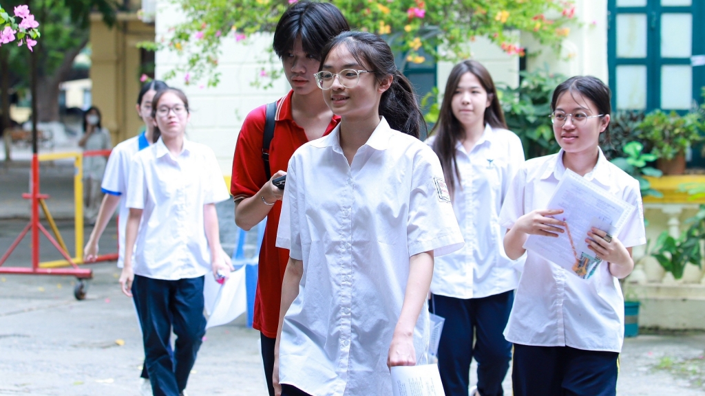 Sĩ tử Hà Nội "thở phào" khi hoàn thành bài thi môn Ngữ văn