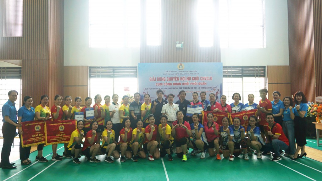 Những hình ảnh đẹp tại Giải bóng chuyền hơi nữ Cụm Công đoàn khối phối quản quận Long Biên