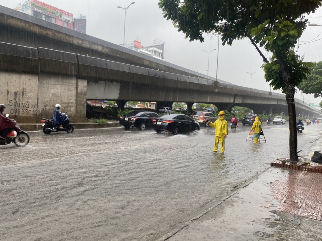 Thời tiết ngày 17/7: Khu vực Hà Nội có nơi mưa rất to