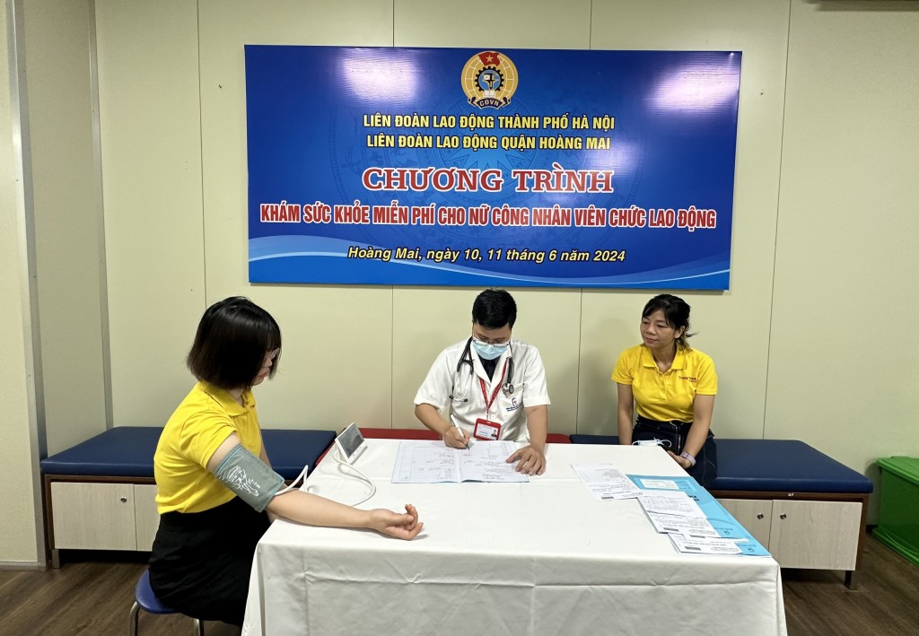 LĐLĐ quận Hoàng Mai tổ chức khám sức khỏe miễn phí cho người lao động