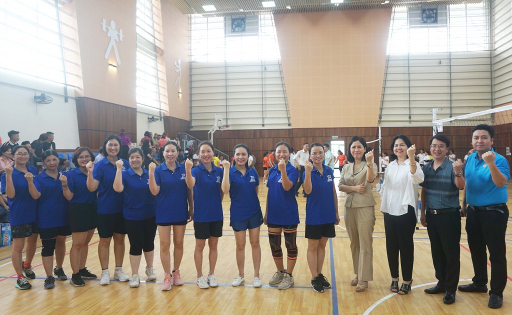 14 Công đoàn khối phường quận Long Biên hào hứng tranh tài tại Giải bóng chuyền hơi nữ