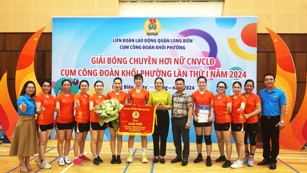 14 Công đoàn khối phường quận Long Biên hào hứng tranh tài tại Giải bóng chuyền hơi nữ