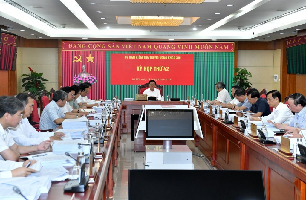 Kỷ luật Cảnh cáo Ban Thường vụ Đảng ủy Cơ quan Tổng cục Hải quan nhiệm kỳ 2015 - 2020