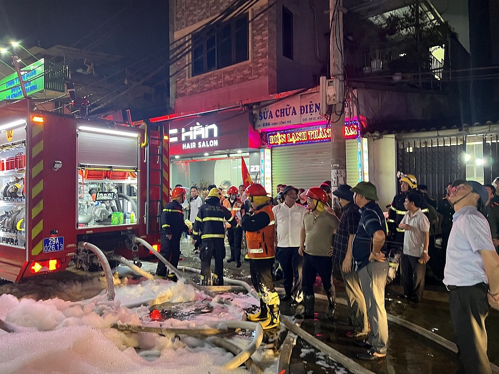 UBND thành phố Hà Nội chỉ đạo khắc phục hậu quả vụ cháy nhà dân phố Định Công Hạ