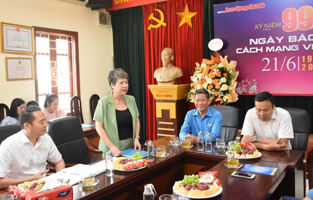 Lãnh đạo Tổng LĐLĐ Việt Nam, LĐLĐ thành phố Hà Nội thăm, chúc mừng Báo Lao động Thủ đô