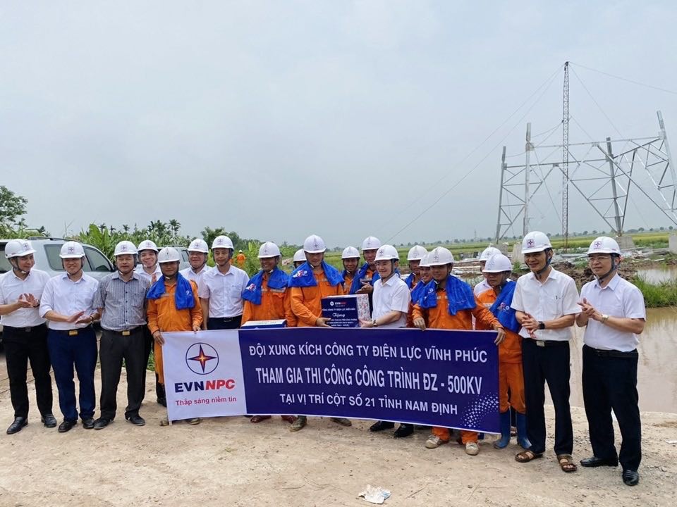 Hơn 500 cán bộ công nhân EVNNPC hỗ trợ thi công Dự án 500kV mạch 3 từ Quảng Trạch - Phố Nối