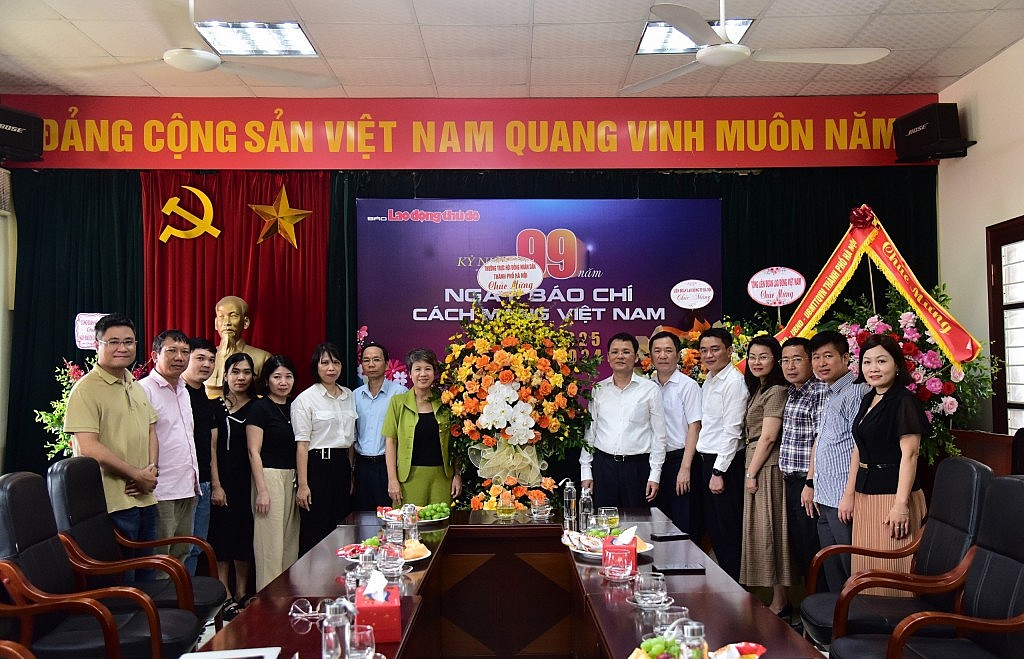 Phó Chủ tịch HĐND thành phố Hà Nội Phạm Quí Tiên thăm, chúc mừng Báo Lao động Thủ đô
