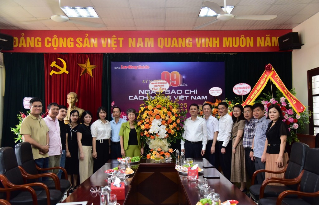 Phó Chủ tịch HĐND thành phố Hà Nội Phạm Quí Tiên thăm, chúc mừng Báo Lao động Thủ đô