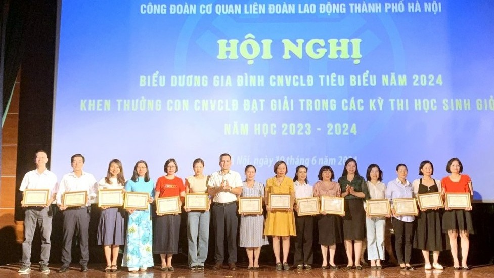 Công đoàn Cơ quan LĐLĐ thành phố Hà Nội: Biểu dương gia đình và con đoàn viên có thành tích tiêu biểu
