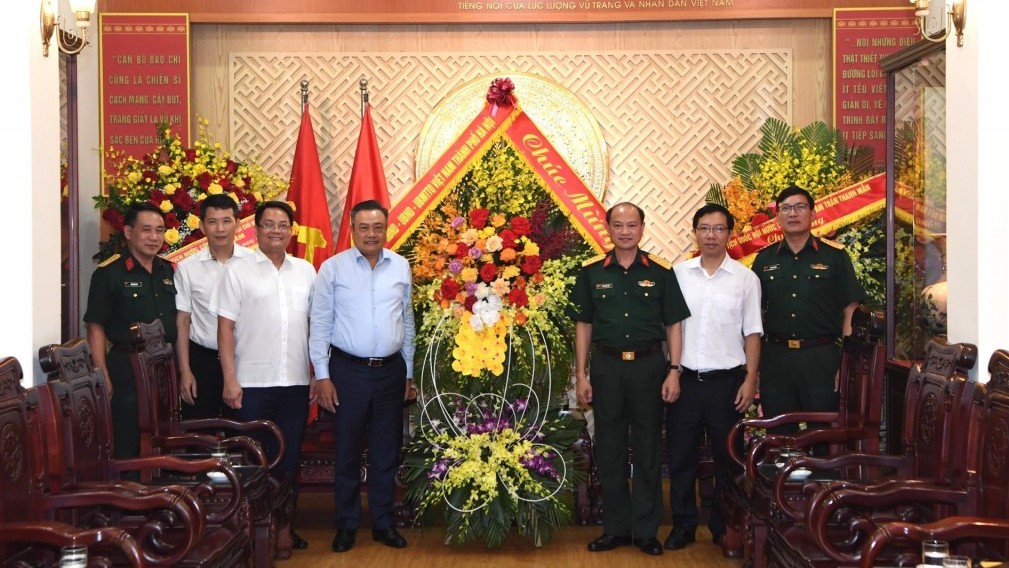 Chủ tịch UBND thành phố Hà Nội Trần Sỹ Thanh thăm, chúc mừng các cơ quan báo chí