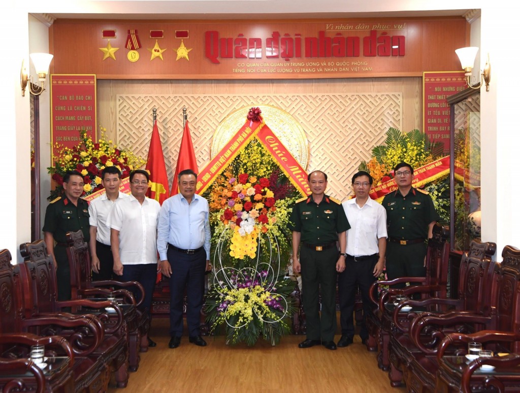Chủ tịch UBND thành phố Hà Nội Trần Sỹ Thanh thăm, chúc mừng các cơ quan báo chí