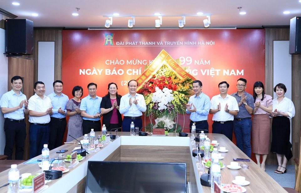 Chủ tịch HĐND Thành phố Nguyễn Ngọc Tuấn thăm, chúc mừng cơ quan báo chí và quản lý báo chí