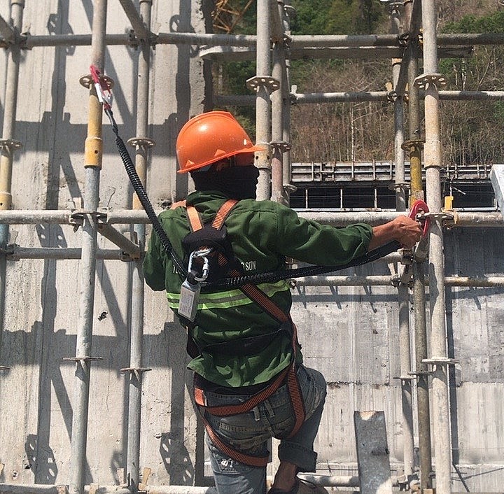 Nâng cao tiêu chuẩn về Sức khỏe, an toàn và Môi trường trong dự án mở rộng thủy điện ở Việt Nam