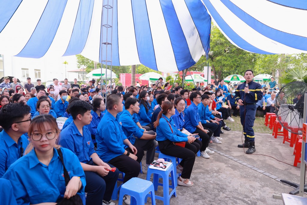 Quận Thanh Xuân: Nâng cao kỹ năng phòng cháy, chữa cháy cho đoàn viên thanh niên