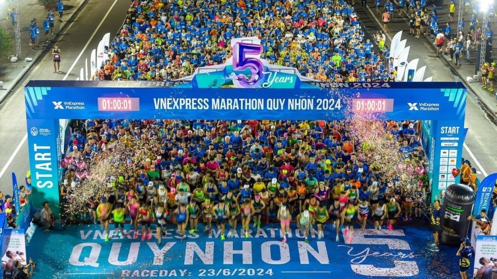 Giải chạy VnExpress Marathon Quy Nhơn 2024 thu hút hơn 8.000 vận động viên tham gia