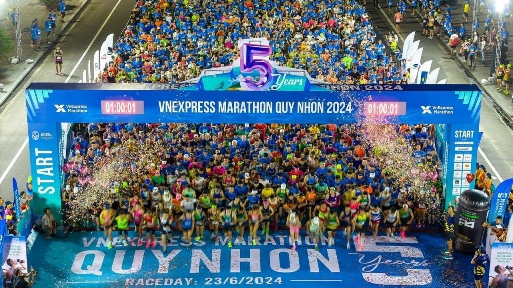 Giải chạy VnExpress Marathon Quy Nhơn 2024 thu hút hơn 8.000 vận động viên tham gia