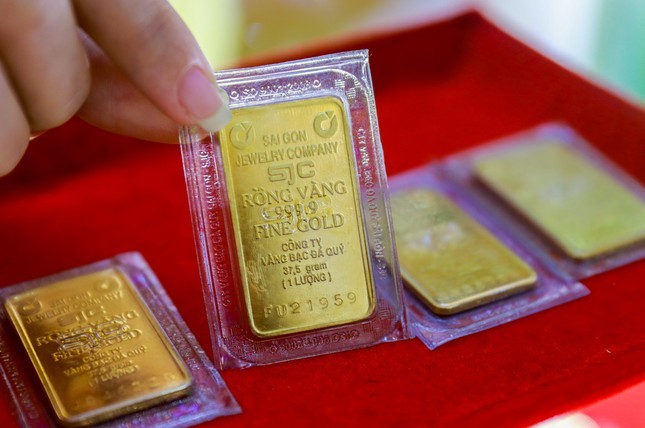 Giá vàng trong nước dần tiệm cận giá vàng thế giới