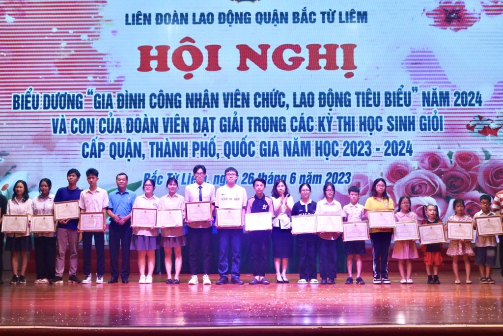 LĐLĐ quận Bắc Từ Liêm biểu dương 75 gia đình CNVCLĐ tiêu biểu năm 2024