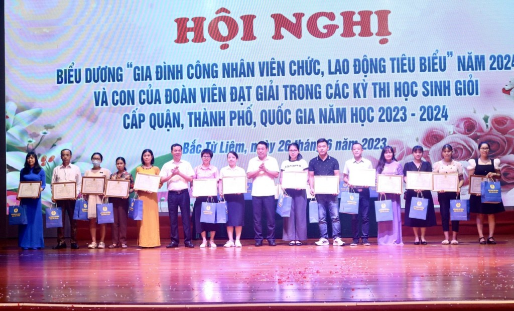 LĐLĐ quận Bắc Từ Liêm biểu dương 75 gia đình CNVCLĐ tiêu biểu năm 2024