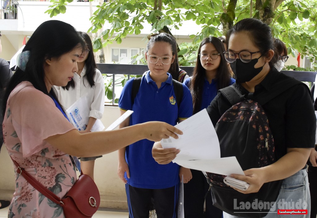 Chiều nay (26/6), gần 108.000 thí sinh Hà Nội làm thủ tục dự thi tốt nghiệp THPT