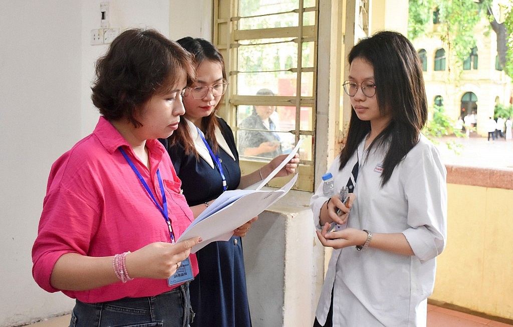 Sĩ tử Hà Nội bắt đầu dự thi tốt nghiệp THPT 2024