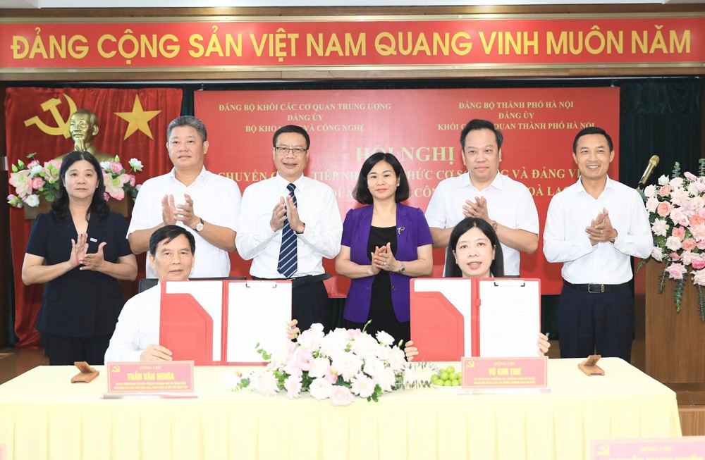 Hà Nội tiếp nhận Đảng bộ Ban Quản lý Khu công nghệ cao Hòa Lạc
